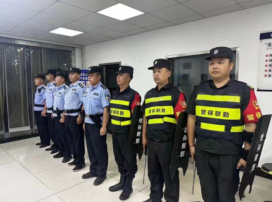 【警保聯(lián)勤】巡邏途中遇車禍，警保合力共救援